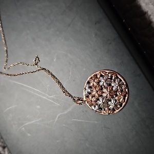 Vintage daisy pendant necklace